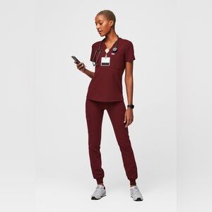 Figs Scrubs Jogger Set Size Large Color Burgundy